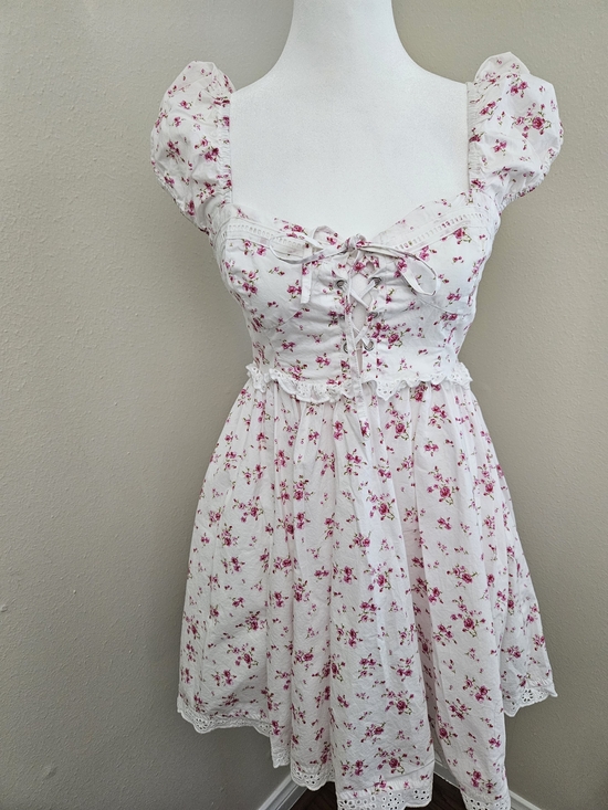 Forever 21 Dresses & Skirts - Forever 21 White Dress with Pink Floral Print and Lace-Up Bodice